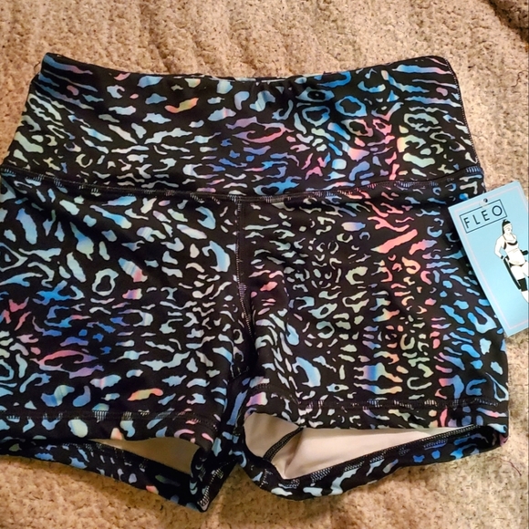 Fleo shorts - Picture 1 of 2